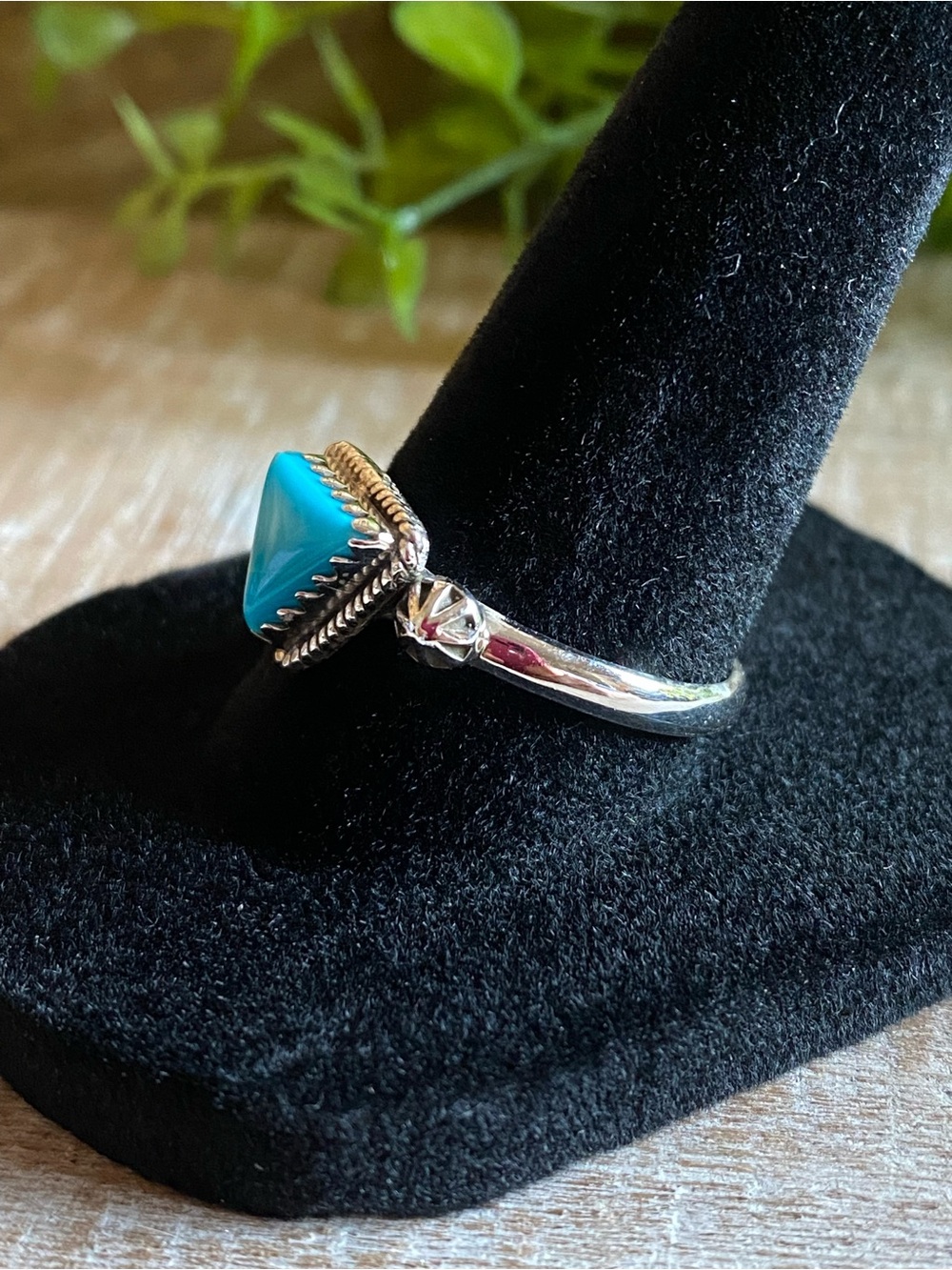 R50 Kingman Turquoise triangle sterling silver ring | size: 9 - Picture 2 of 8